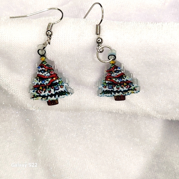 Decorated Christmas Tree Earrings NWT Christmas Holiday Season Gift Idea - Picture 2 of 6